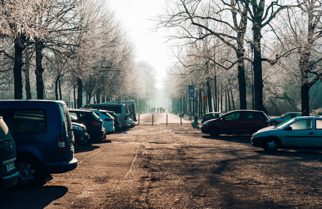 Vom Parkplatz in den fließenden Verkehr